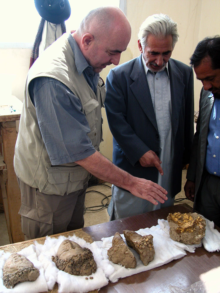 01 2002_the_checking_of_the_old_inventoried_materials