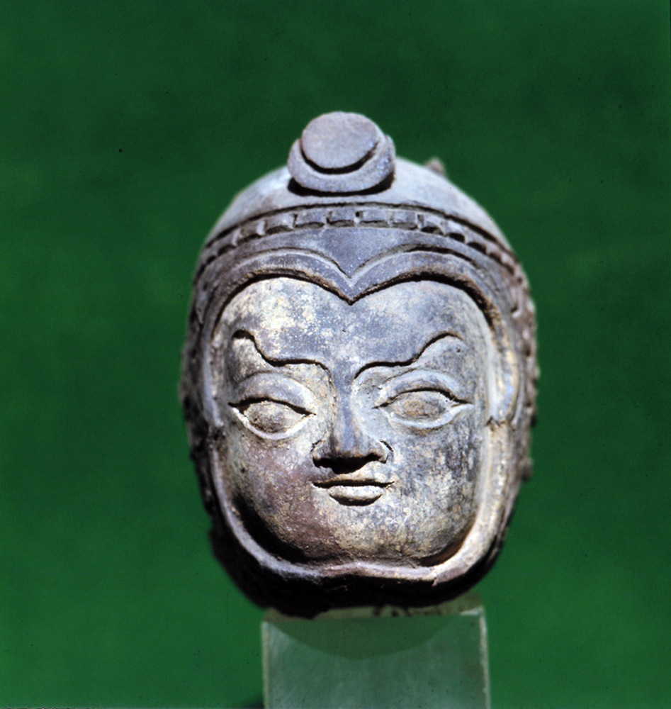 02 Lokapala_protector_of_a_cardinal_point_with_helmet_from_stupa_5_ _ts_1016