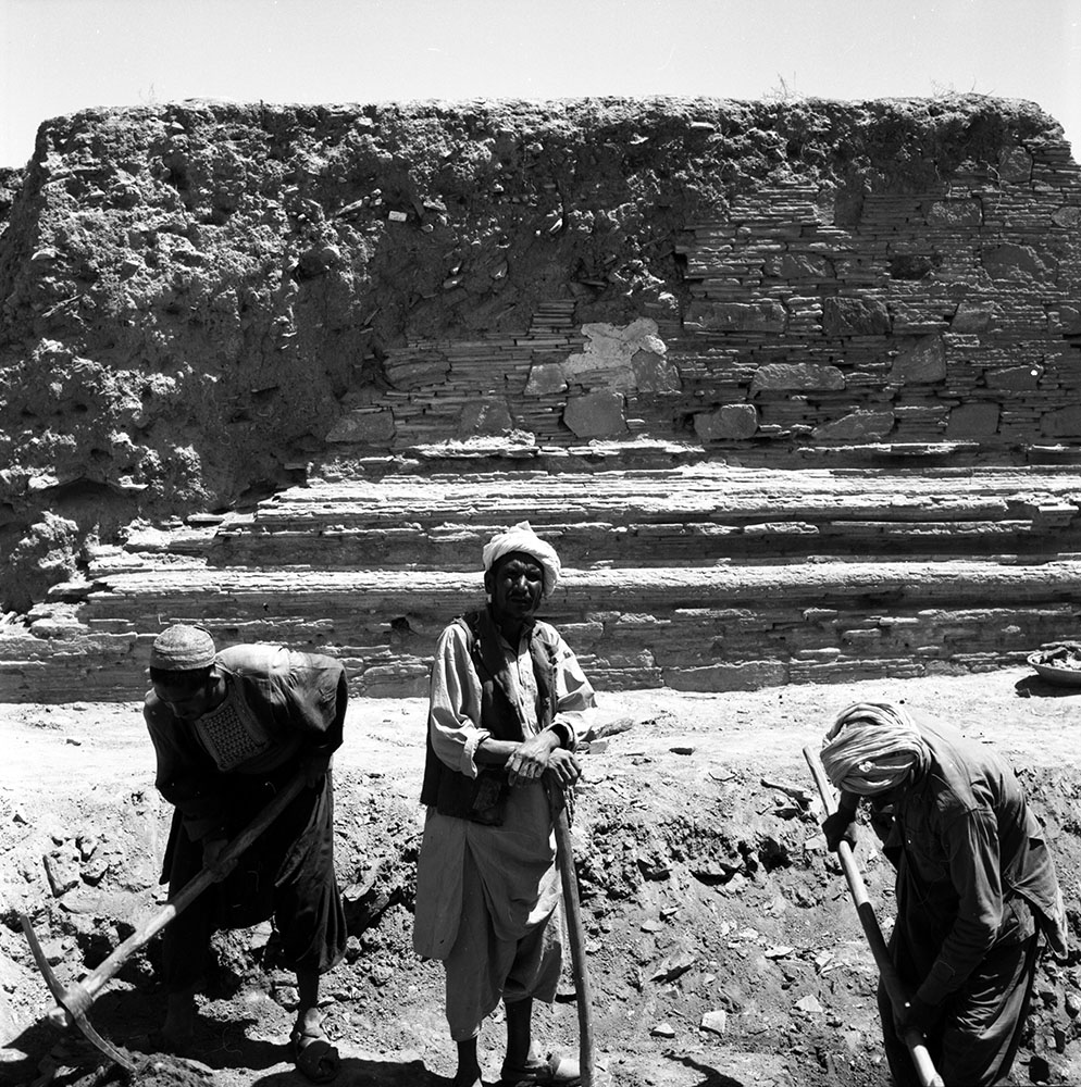 06 1962_excavation_work_on_the_upper_terrace_r1786_6