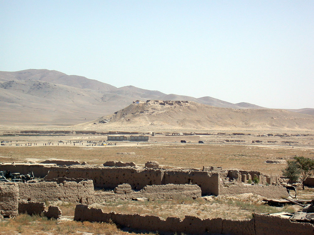 15 2003_the_tepe_seen_from_the_plain