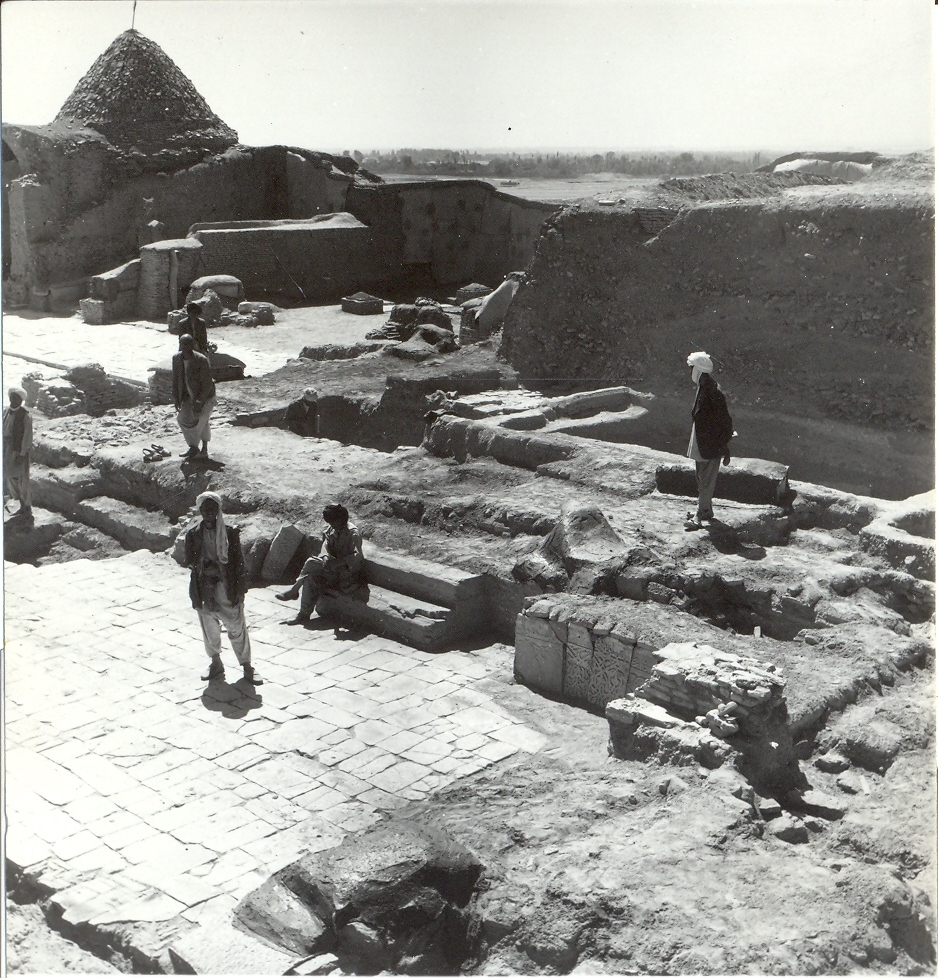 1961_The_entrance_area_Neg475_6
