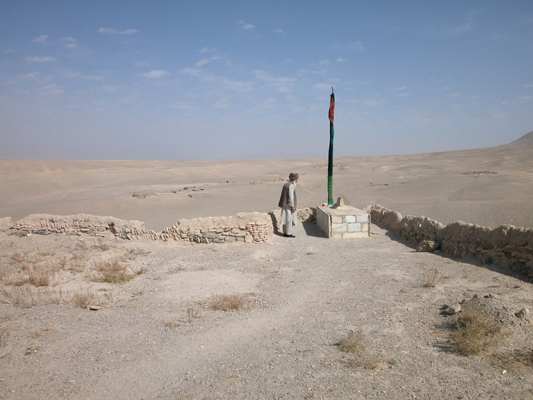2002_Ghazni_cemetery_MAIA_2002_01