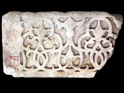 Dado with interlaced arches (type 13)