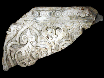 Dado with interlaced arches (type 19a)