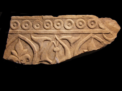 Dado with interlaced arches (type 19b)