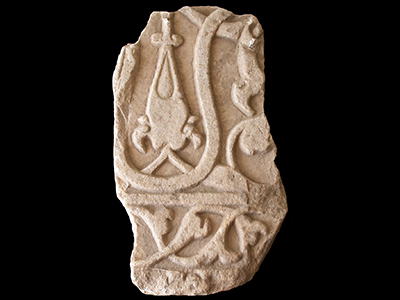 Dado with interlaced arches (type 24b)
