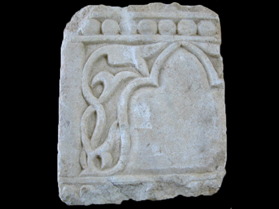 Dado with interlaced arches (type 3)