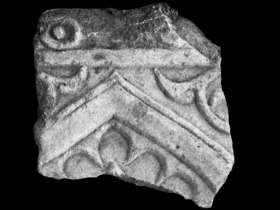 Dado with pointed horseshoe arches (type 40)